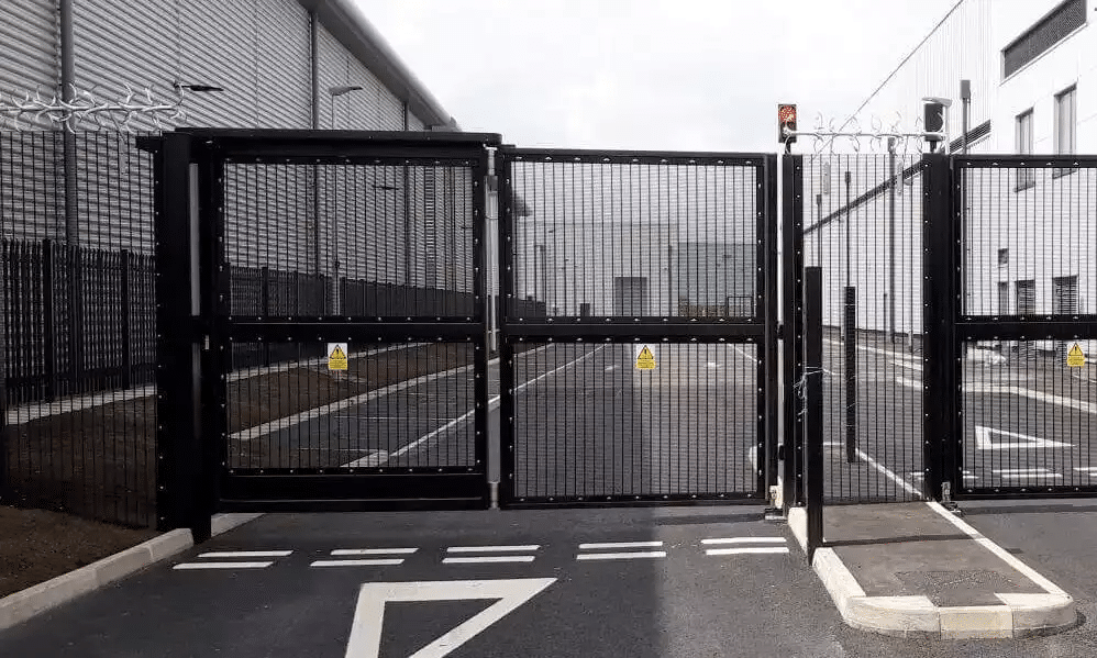 An automated gate for commercial property